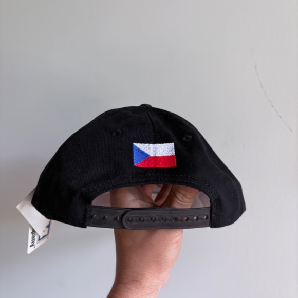 Vintage CZECH REPUBLOC CCM HOCKEY NWT snapback made in CANADA FLAG - Picture 5 of 9